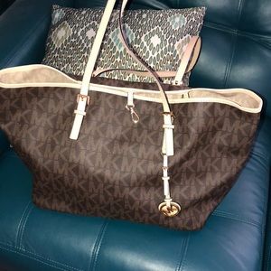 Authentic MK tote final sale!!